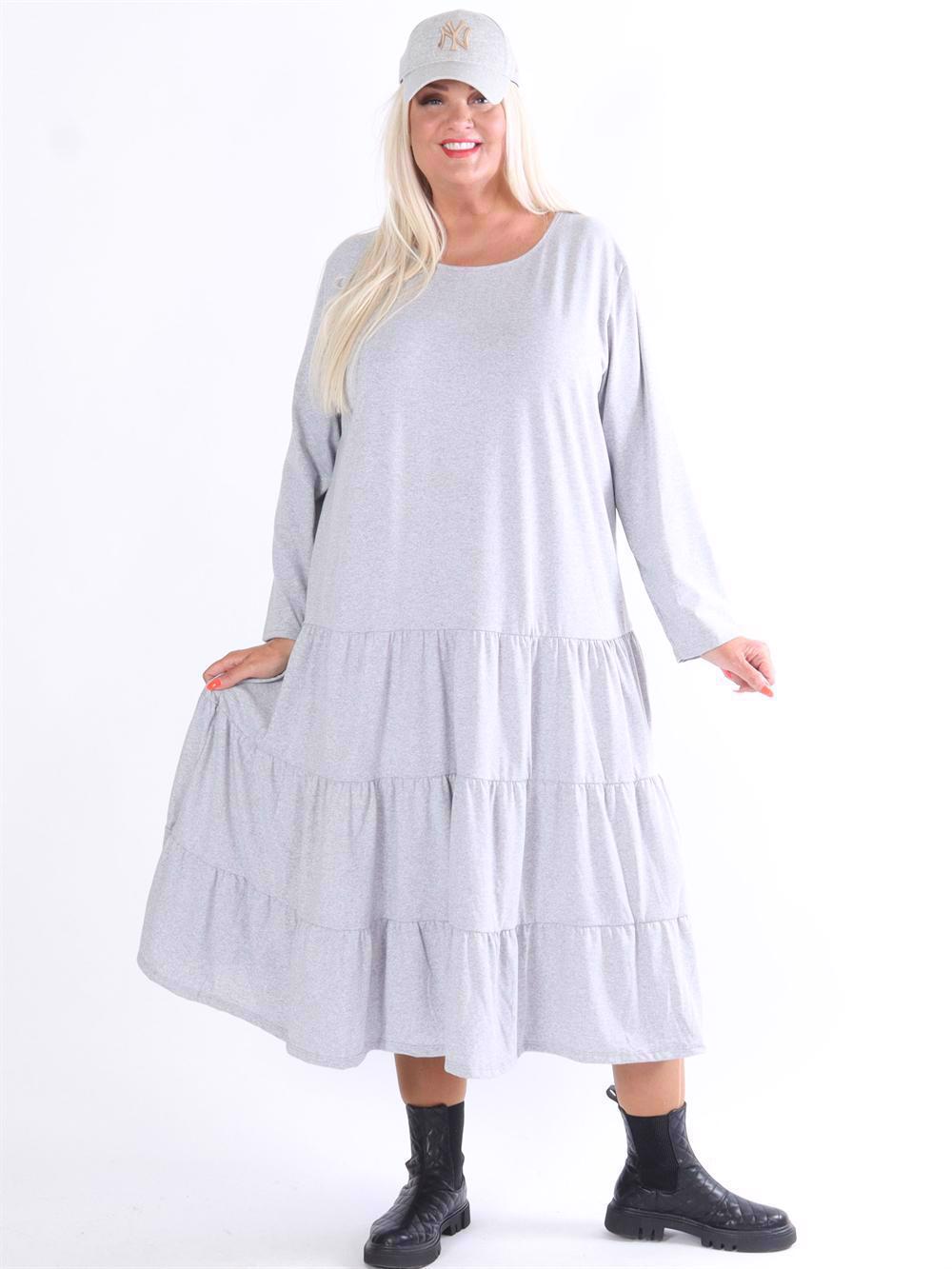 Batilda - Lang joggingkjole med lag på lag look